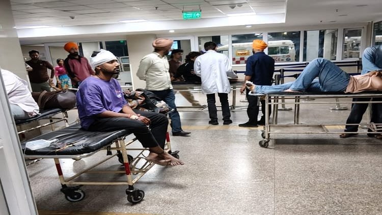 Chandigarh: Volvo bus going from Himachal to Delhi overturned near Chhatbir, many passengers injured; Condition of some critical – Chandigarh: Volvo Bus Going From Himachal To Delhi Overturned Near Chhatbir, Many Passengers Injured