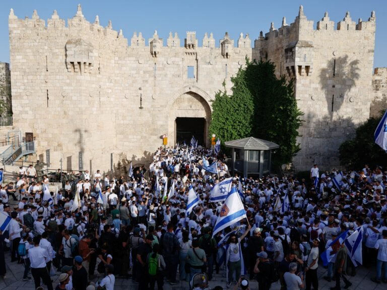 Israeli ultranationalists chant racist slogans during Jerusalem Day march | Israel-Palestine conflict News