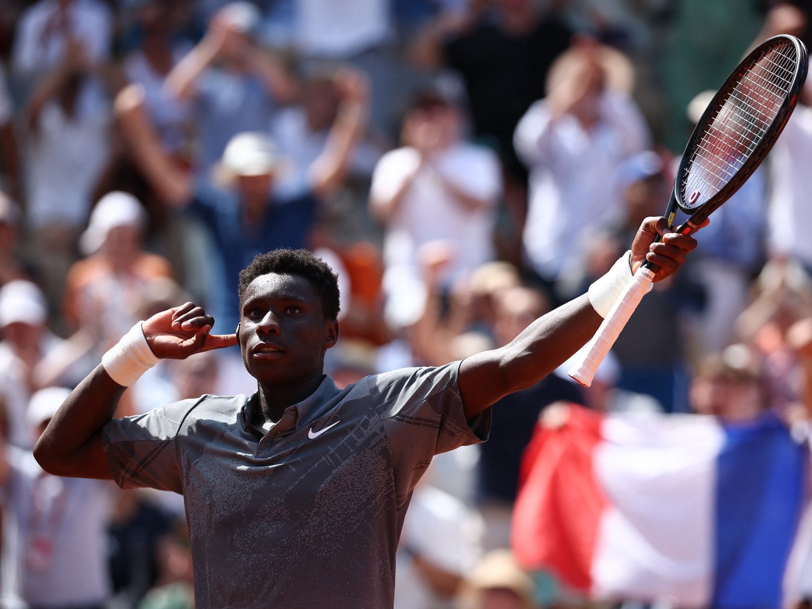 2026-05-28T133339Z_643312871_UP1EM5S11O22T_RTRMADP_3_TENNIS-FRENCHOPEN-1779975566.jpg