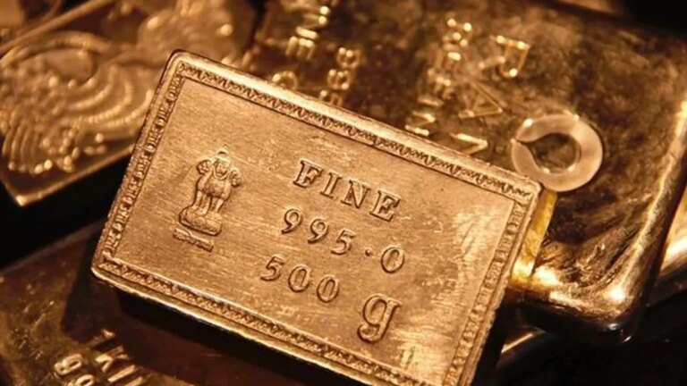 Gold gains as dollar weakens; investors focus on US-Iran peace deal prospects