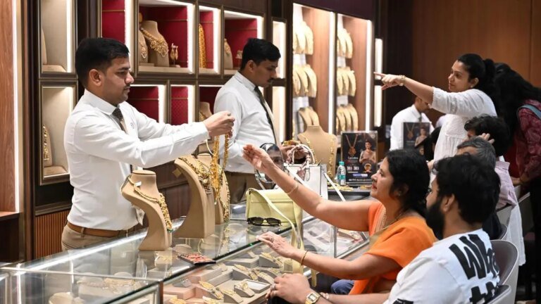 Indian jewelery buyers browse more, buy later as gold volatility bites
