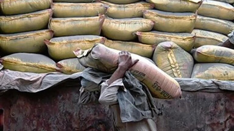 Grasim Industries hits 52-week high after 28% rise in Q4 profit