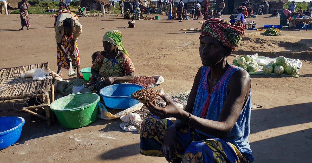 Internal-displaced-people-in-Rwampara-camp-1779864988.jpg