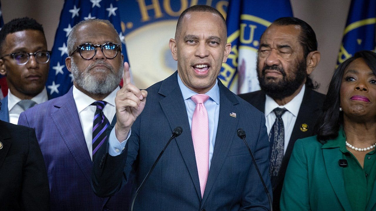 Jeffries-at-press-conference.jpeg