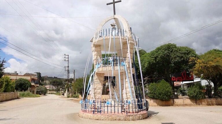Lebanese Christians say they blocked Hezbollah to save their town