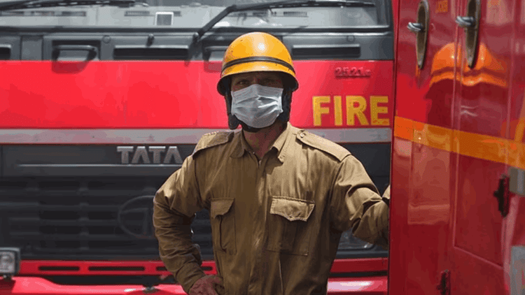 Delhi Fire: Massive fire in an ambulance in Moti Bagh, fire brigade reached as soon as the information was received – Delhi Fire Massive Fire Engulfs Ambulance In Moti Bagh.