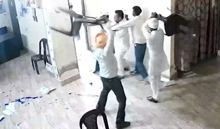 Fighting at its peak in Punjab: BJP office attacked, 15-20 masked attackers beat up fiercely; Watch Video – Unidentified Attackers Attack BJP Office In Tarn Taran