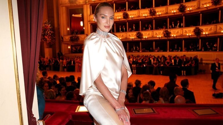 Candice Swanepoel goes topless in new Instagram post