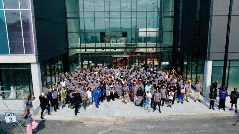 Chicago pastor brings hundreds of men together to reclaim South Side block