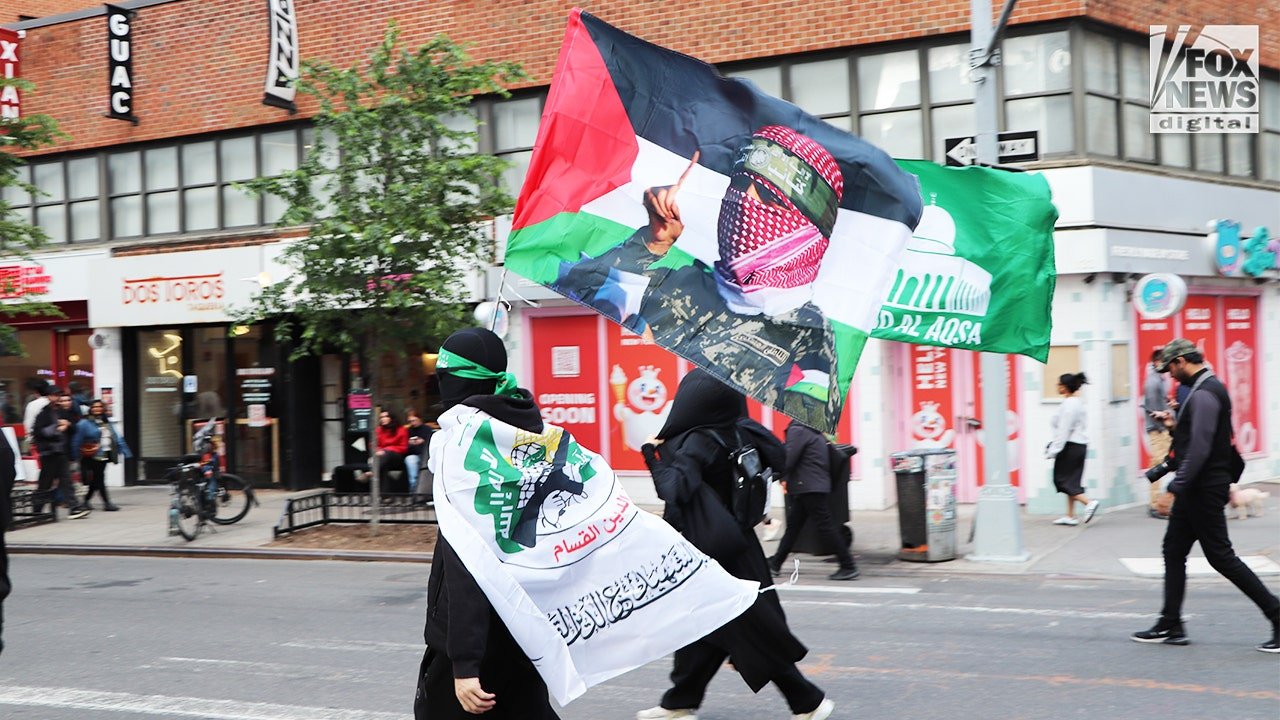 hamas-flags-1.jpg