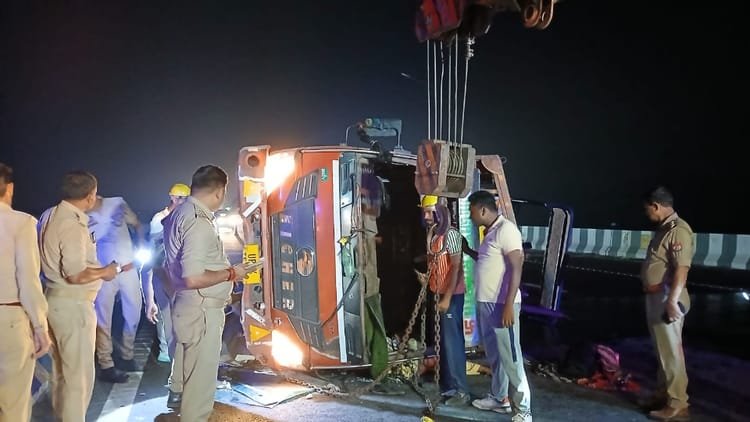 Tragic accident on Ganga Expressway in Hapur: Canter collides with divider, two women and an 8-month-old infant dead – Accident On Ganga Expressway In Hapur Canter Collides With Divider Two Women And An 8-month-old Infant Dead