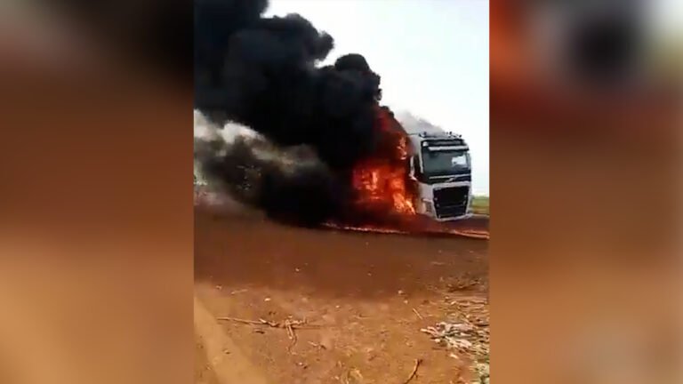 Al-Qaeda-linked fighters in Mali set fire to food trucks | Tuareg News