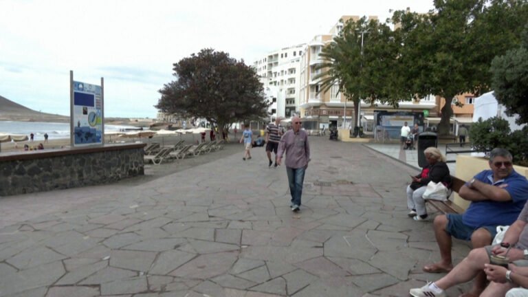 Tenerife resort town awaits hantavirus-hit cruise ship | Newsfeed