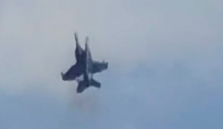 Moment of collision between two Navy jets at Idaho air show | Military News