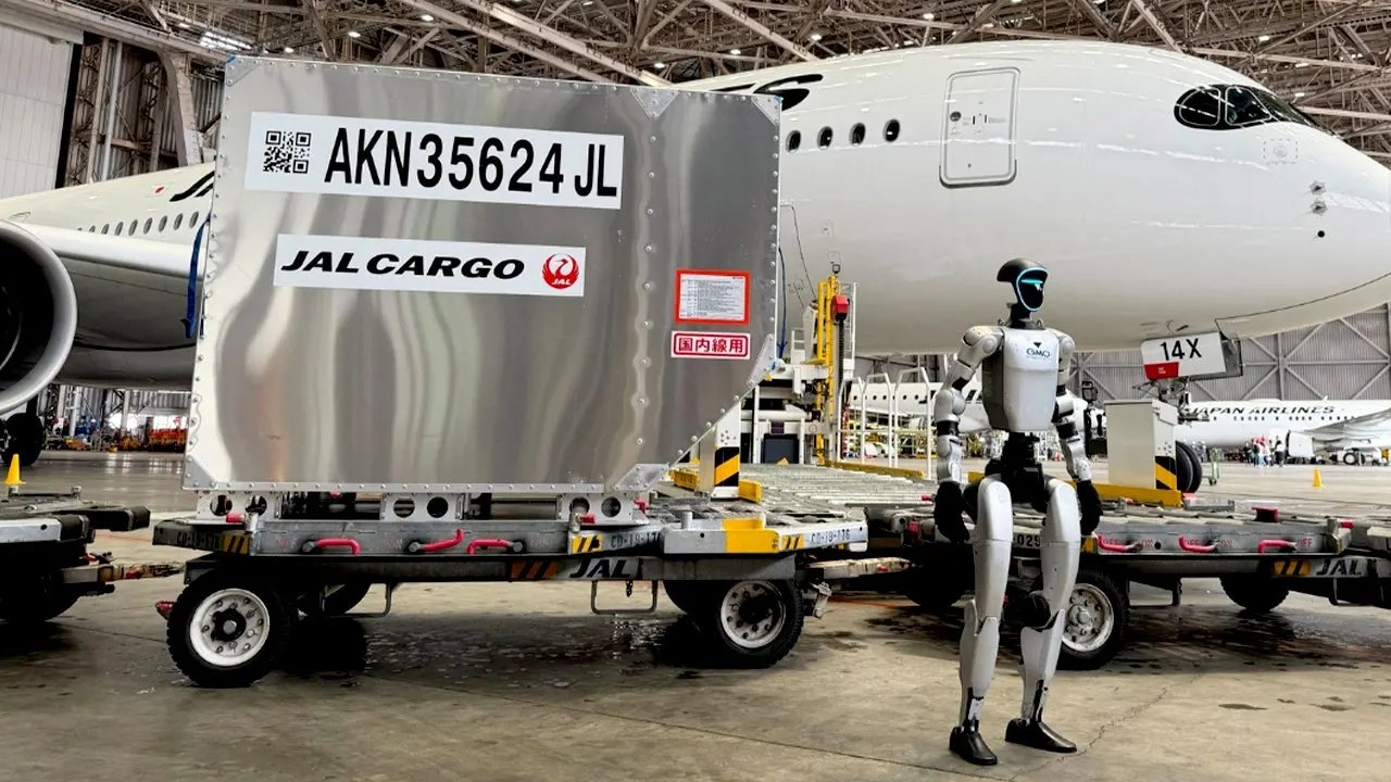 japan-airlines-robots.jpeg