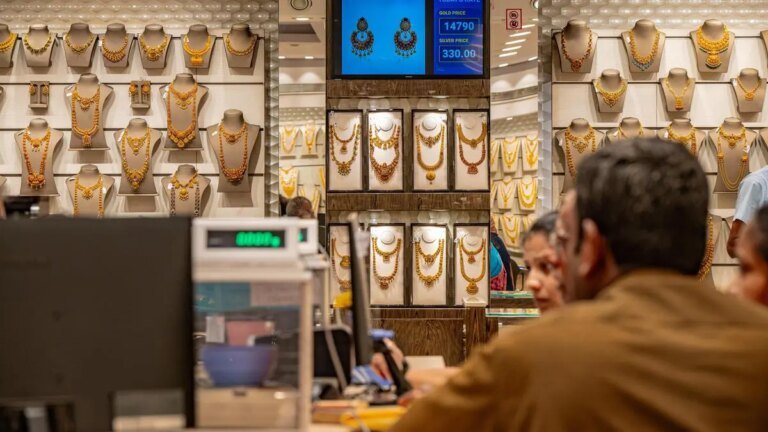 Jewelery sales volume will drop to 10-year low on high prices, hike in import duty