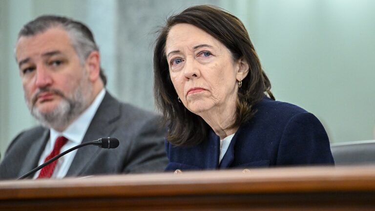 Ted Cruz, Maria Cantwell unveil bipartisan college athletics bill amid NIL chaos, lawsuits, ‘Lane Kiffin Rule’