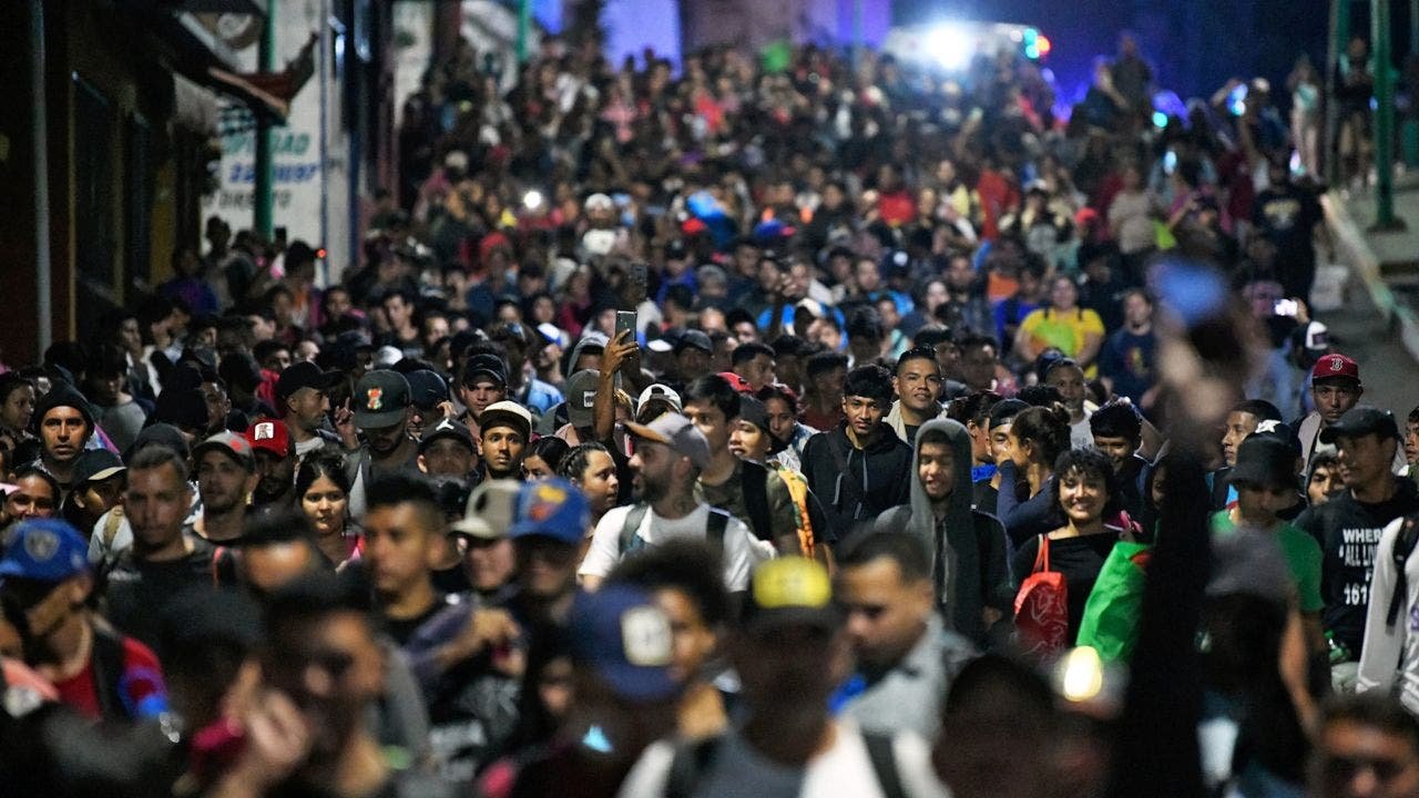 migrant-caravan-trump.jpg