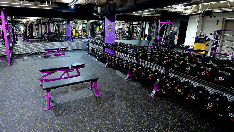 Planet Fitness cancels woman’s membership over locker room complaint