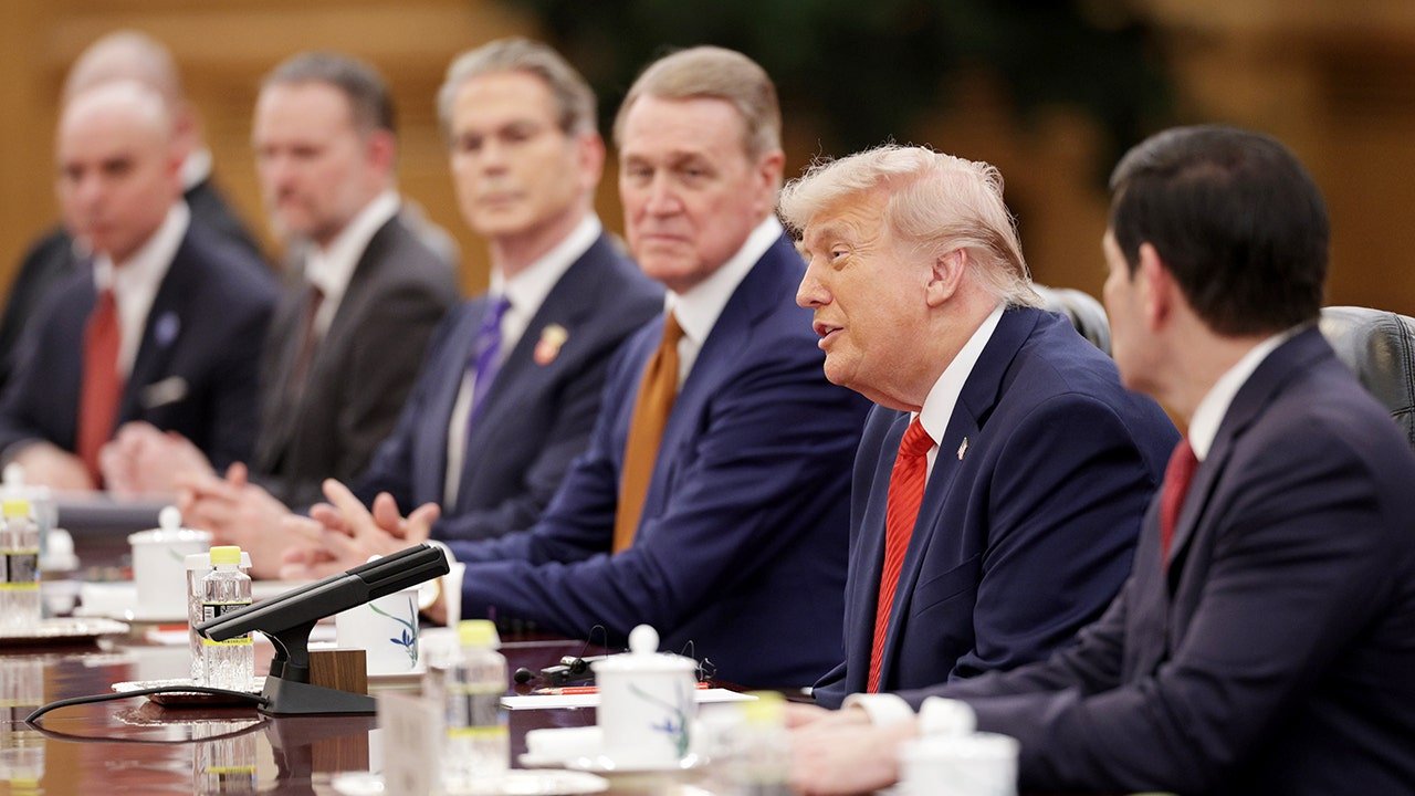 president-trump-bilateral-meeting-xi-great-hall.jpg