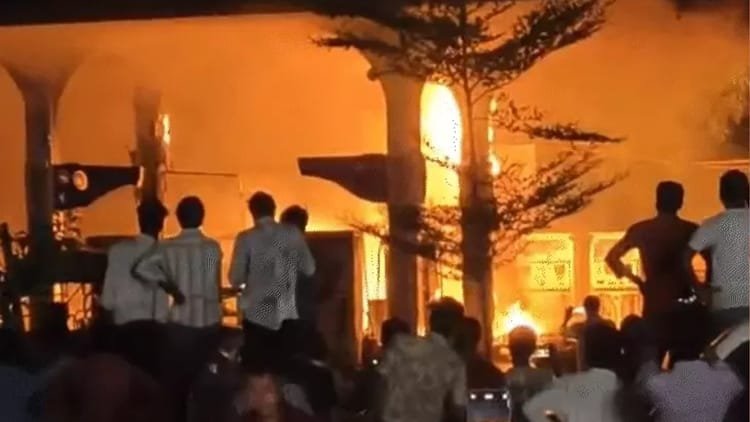 Mp News: Fire broke out at petrol pump in Rajgarh, accident happened while emptying the tanker; 11 people burnt – Rajgarh Petrol Pump Fire 11 People Burnt One Critical News In Hindi