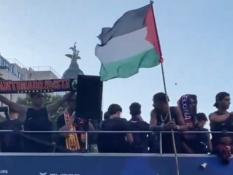 Lamine Yamal waves Palestine flag as Barcelona celebrate La Liga win | Football News