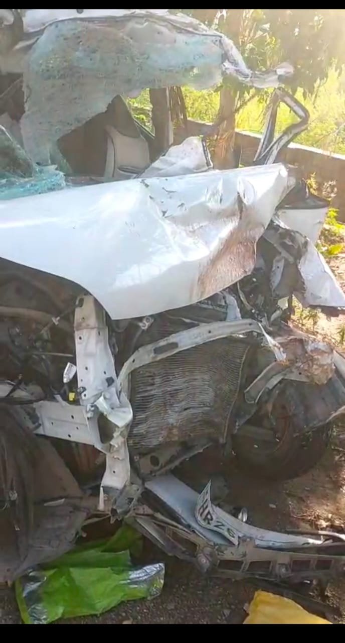 Big accident in Up: Speeding car rams into truck, three including woman killed; Speeding Car Crashes Into Truck In Dadari Three Dead Including A Woman