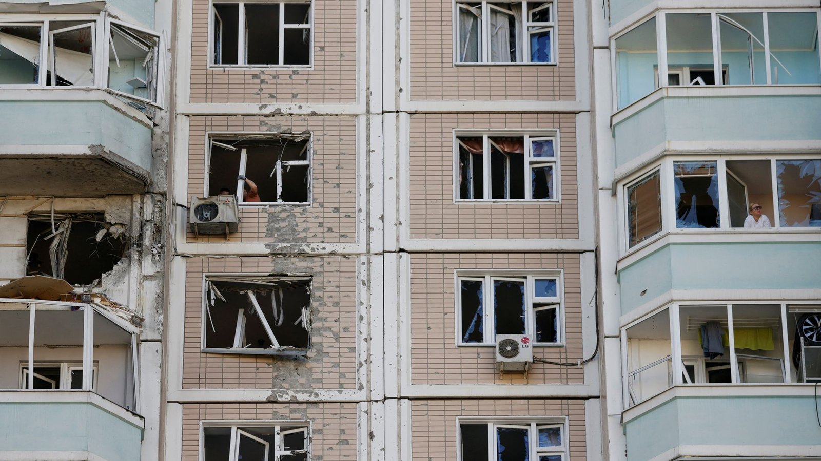 skynews-apartment-stirke-strike_7251057.jpg