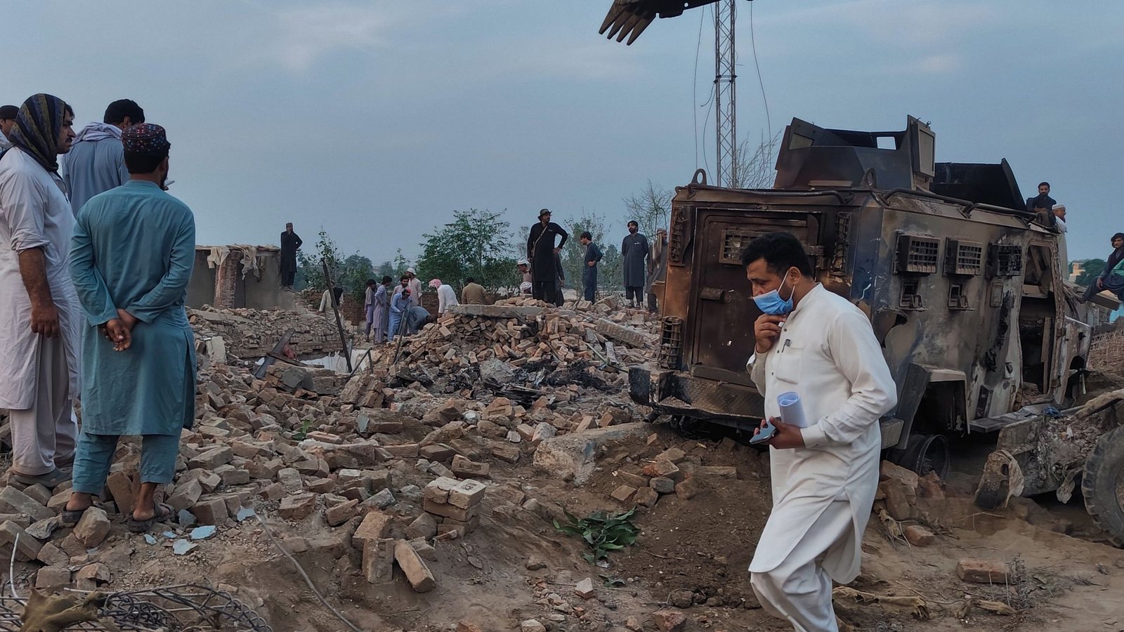 skynews-bannu-terror_7244289.jpg