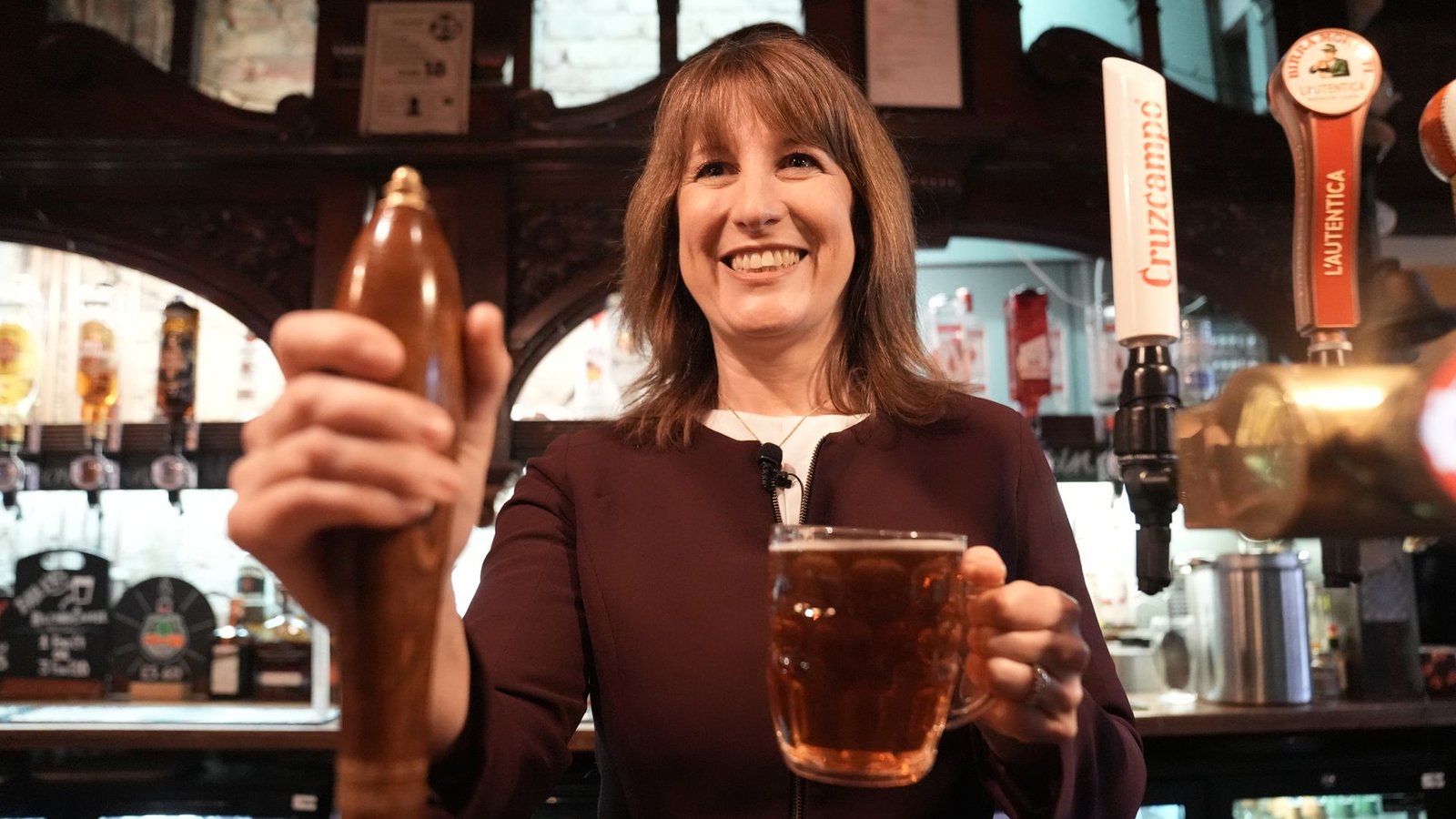 skynews-rachel-reeves-pub_7239389.jpg