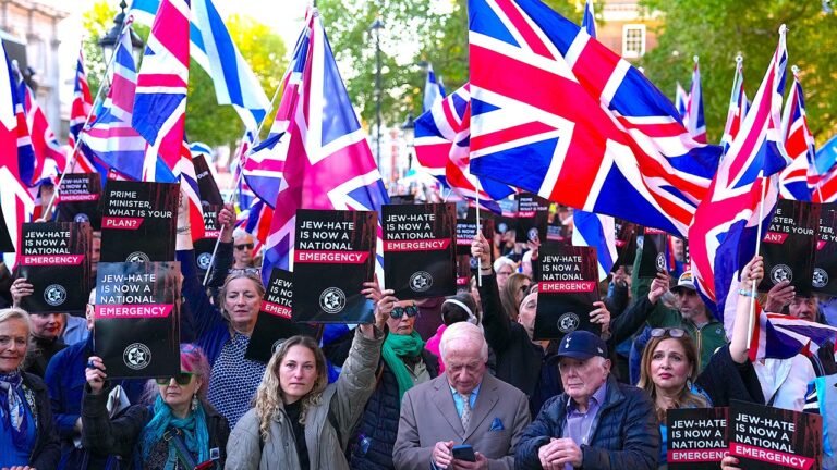 Thousands rally in London against rising antisemitic attacks