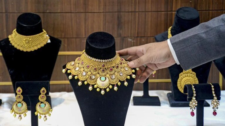Gold set for weekly loss as inflation, rate hike fears persist
