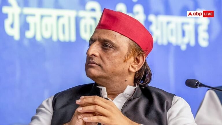 There was a fierce debate between SP MP Ruchi Veera and MLA Kamal Akhtar in front of Akhilesh Yadav.