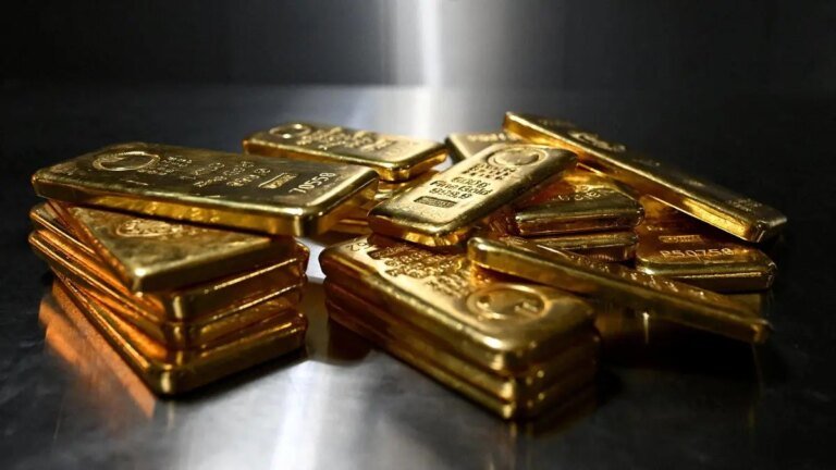 Gold extends losses on US interest rate-hike fears