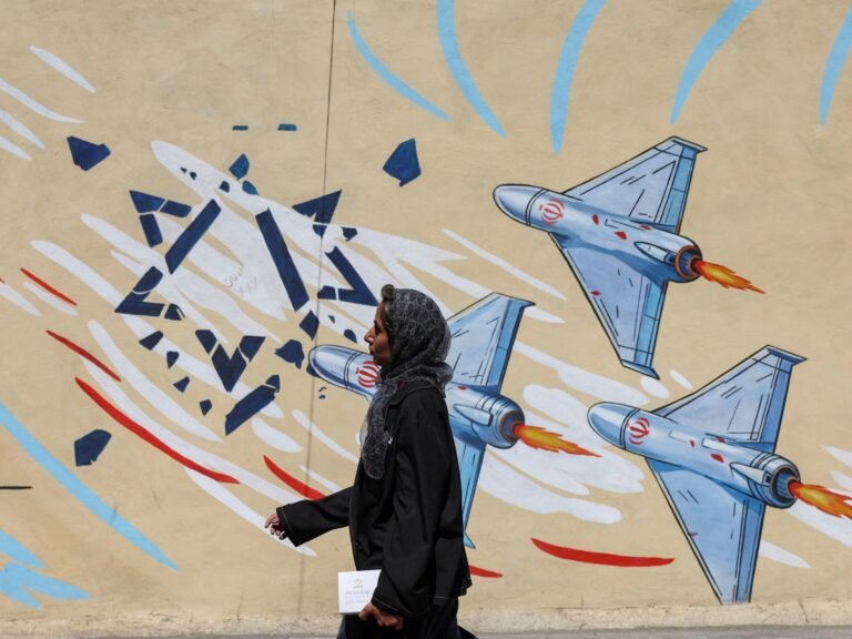 Iran war live: Trump threatens Tehran as US bombs Sirik, Qeshm for 2nd day | US-Israel war on Iran News