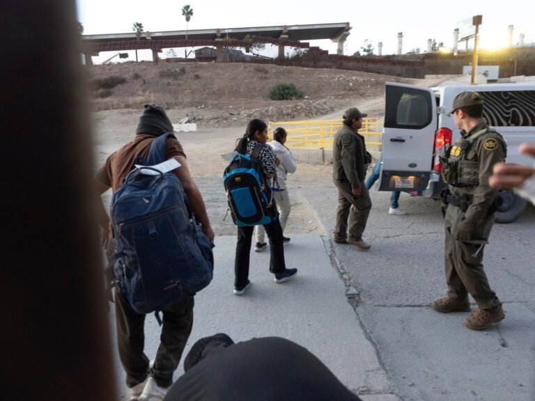 US Supreme Court paves way for government to block asylum seekers at border | Donald Trump News