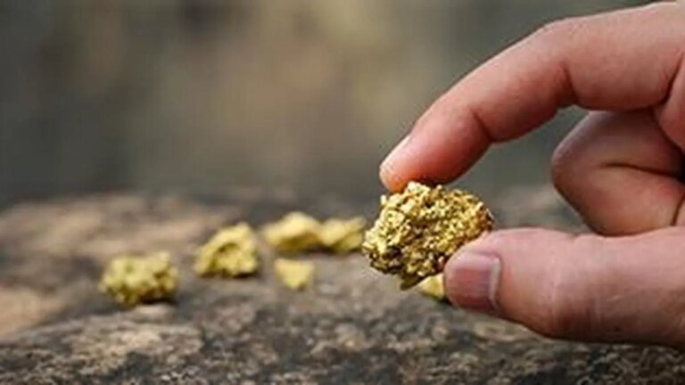Gold slips as fresh US-Iran strikes boost oil, Fed rate-hike bets weigh