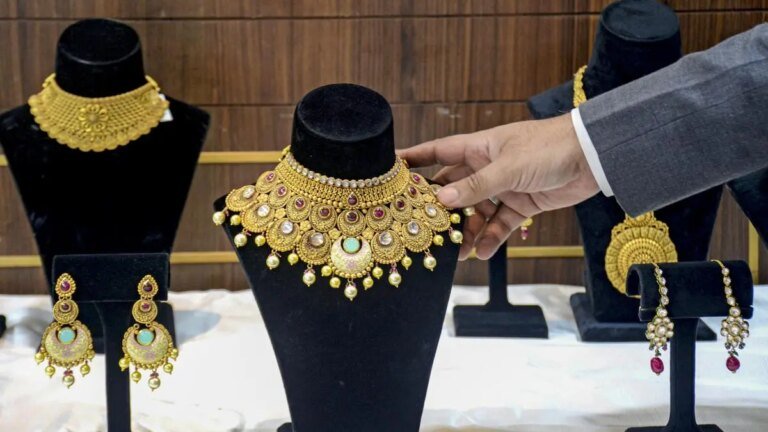 Fall in gold prices to exert pressure on jewellers’ margins