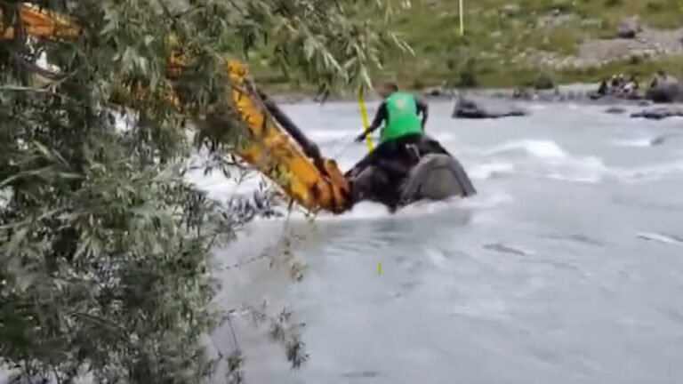 Tragic accident in Ladakh: Vehicle falls into Dras River, three dead, one missing, rescue underway – Accident In Ladakh Vehicle Falls Into Dras River Three Dead One Missing Rescue Operations Underway
