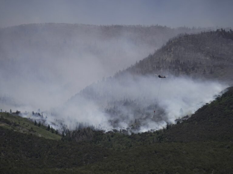 Three firefighters killed in US wildfires along Colorado–Utah border | Weather News