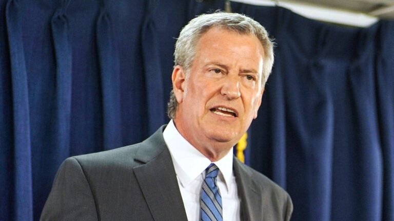 Bill de Blasio defends socialist insurgency in the Democratic Party