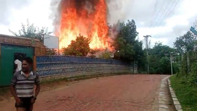 Fire rips through the world’s biggest refugee camp in Bangladesh | Newsfeed