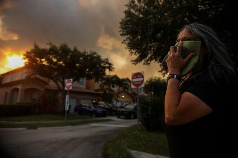 Massive brush fire sends thick smoke over western Miami | Newsfeed