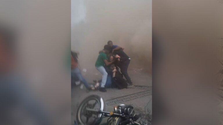 Moments of panic as earthquakes strike Venezuela | Earthquakes