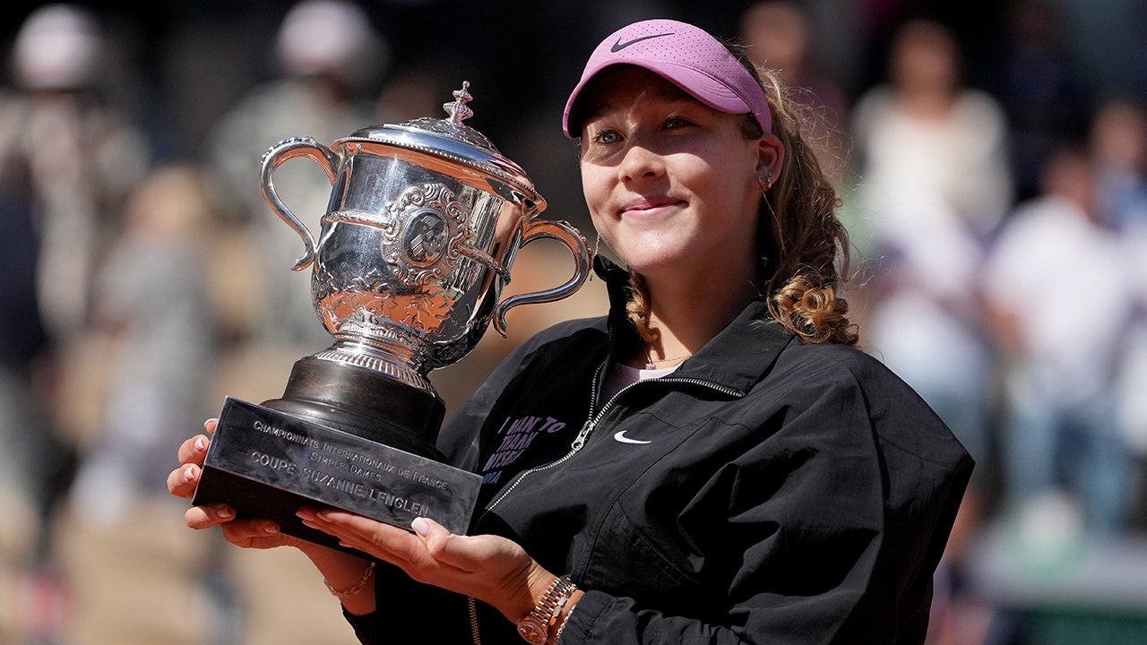 mirra-andreeva-french-open-trophy-fox-news-001.jpeg