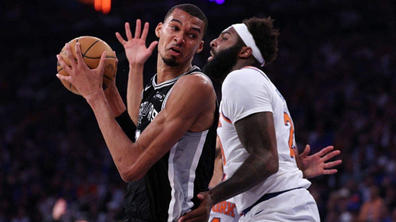 victor-wembanyama-spurs-knicks-mitchell-robinson-nba.jpeg