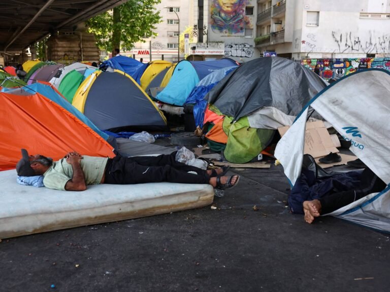 Migrants left to endure deadly Paris heat with little shelter or aid | Health News